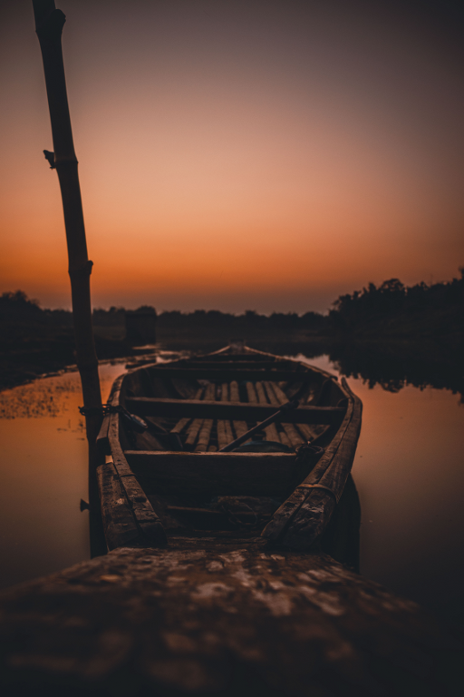 boat-sunset-lake
