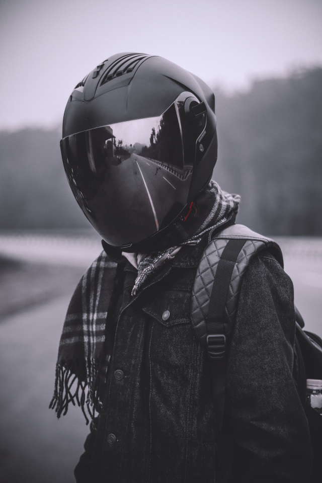 rider-with-full-face-helmet