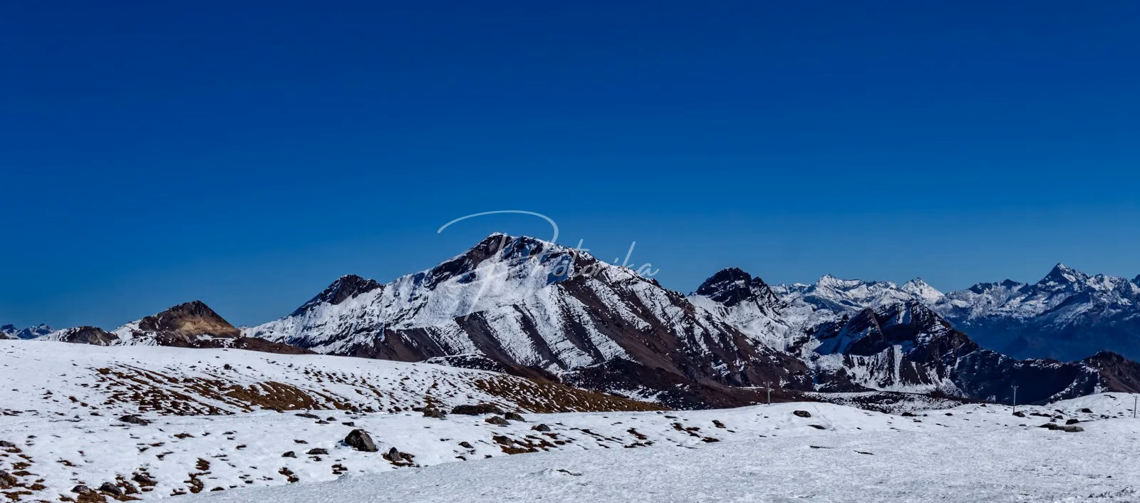 snow-capped-beautiful-mountains-clear-blue-sky