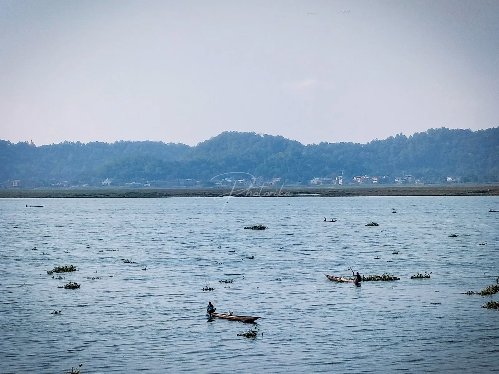 fisherman-boating-lake