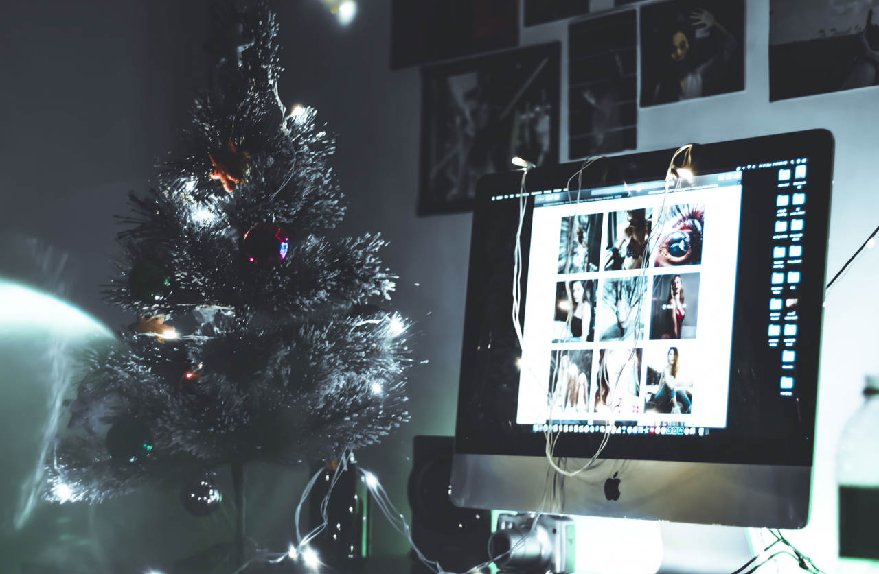 mac-pro-christmas-tree-festive-time-decoration