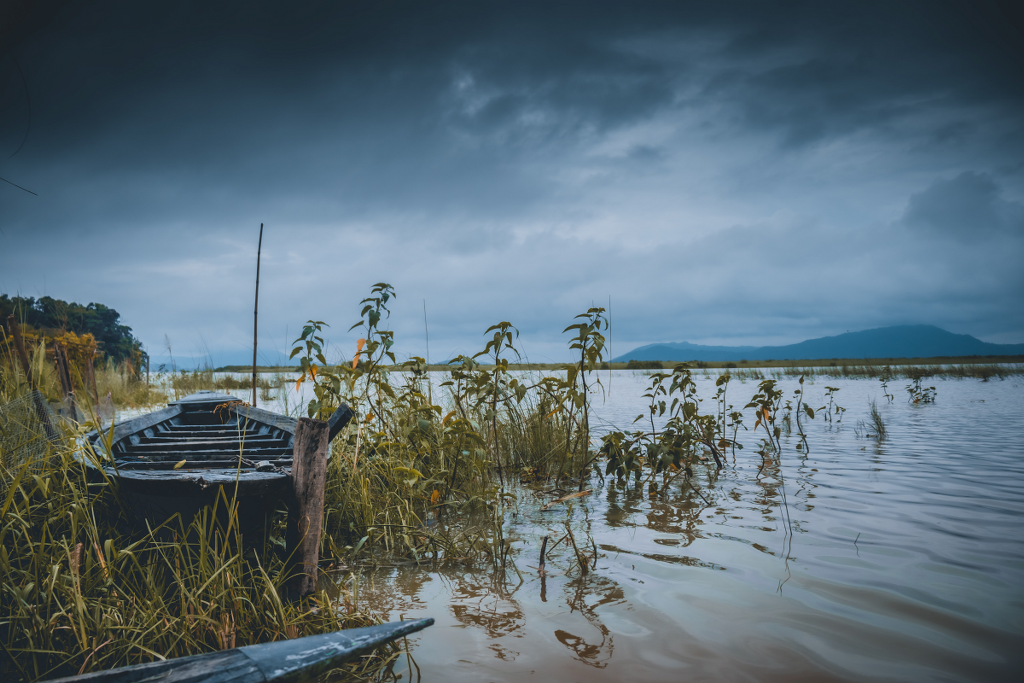 abandon-boat-on-lake-clouds-rainy-season